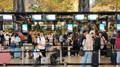 Anggota DPR RI Lazarus menilai pajak avtur, tiket pesawat, dan suku cadang menjadi penyebab harga tiket tetap mahal.