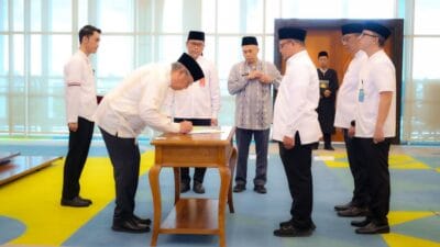 Wali Kota Tangsel Benyamin Davnie mengukuhkan ratusan pejabat seiring perubahan nomenklatur dan restrukturisasi organisasi.
