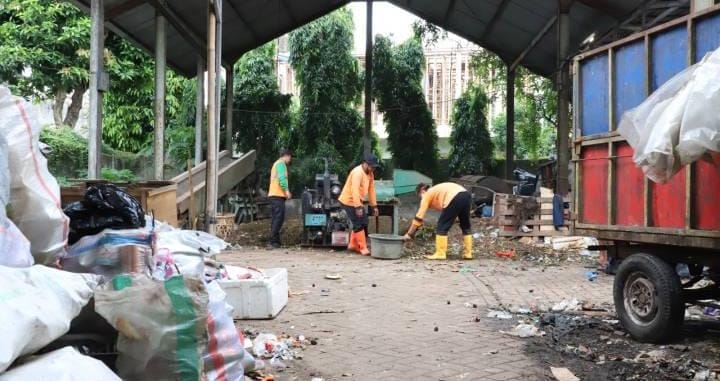 DLH Kota Tangerang mencatat 8.532 ton sampah ditangani selama libur Lebaran 1447 H. Lonjakan tertinggi terjadi pada H-1 Idulfitri.