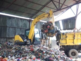 Libur Lebaran, DLH Kota Tangerang Pastikan Pengangkutan Sampah Tetap Berjalan Optimal