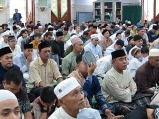 Ribuan Jamaah Padati Masjid Al-Amjad, Bupati Tangerang Sampaikan Pesan Idulfitri