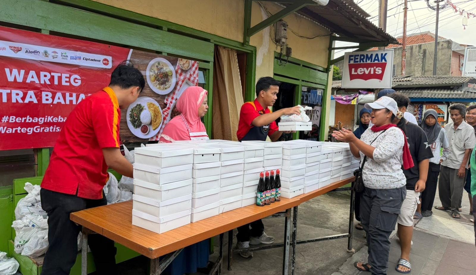 Alfamart hadirkan Warteg Gratis 2026, jangkau 60.000 penerima di 34 kota, dukung UMKM dan berbagi Ramadan.