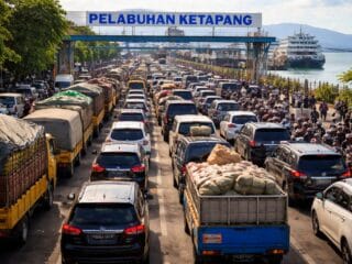Kemacetan Parah di Ketapang, Desakan Evaluasi Menhub Menguat ke Presiden Prabowo Subianto