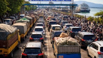 Antrean hingga 5 jam di Pelabuhan Ketapang picu protes. Menhub Dudy Purwagandhi disorot, publik minta evaluasi pengelolaan mudik.