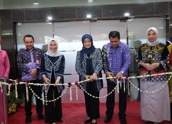 Bupati Tangerang Buka Bazar Ramadan, Warga Nikmati Paket Sembako Diskon 50%