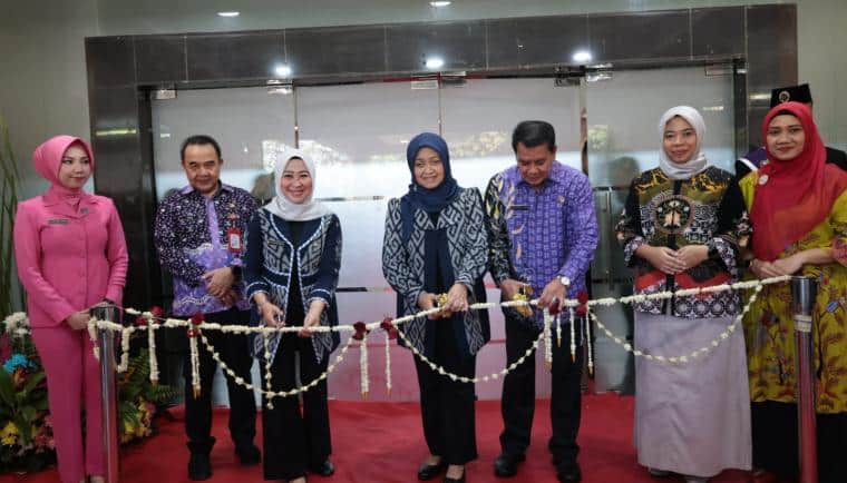 Bupati Tangerang buka Bazar Ramadan, sediakan paket sembako murah dan produk UMKM bagi warga sekitar Pemkab.