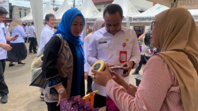 Sekda Kabupaten Tangerang buka Bazar Ramadan 1447 H di Cikupa, dorong UMKM dan permudah warga penuhi kebutuhan.