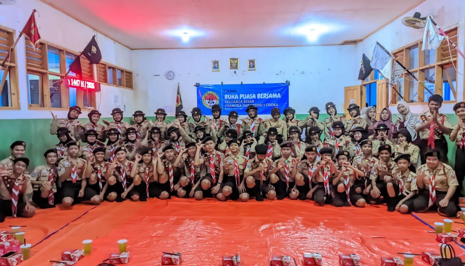 Pramuka SMPN 1 Cisoka menggelar buka puasa bersama lintas angkatan, menjaga tradisi silaturahmi alumni dan anggota aktif.