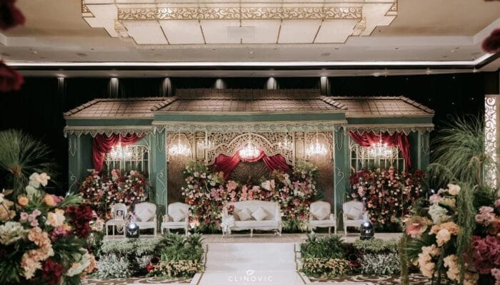 Atria Hotel Gading Serpong hadirkan konsep pernikahan tradisional mewah dengan ballroom luas dan fasilitas lengkap untuk resepsi elegan.