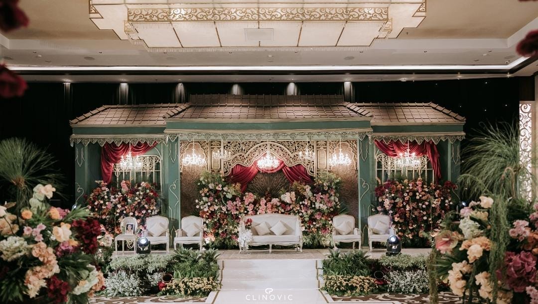 Atria Hotel Gading Serpong hadirkan konsep pernikahan tradisional mewah dengan ballroom luas dan fasilitas lengkap untuk resepsi elegan.