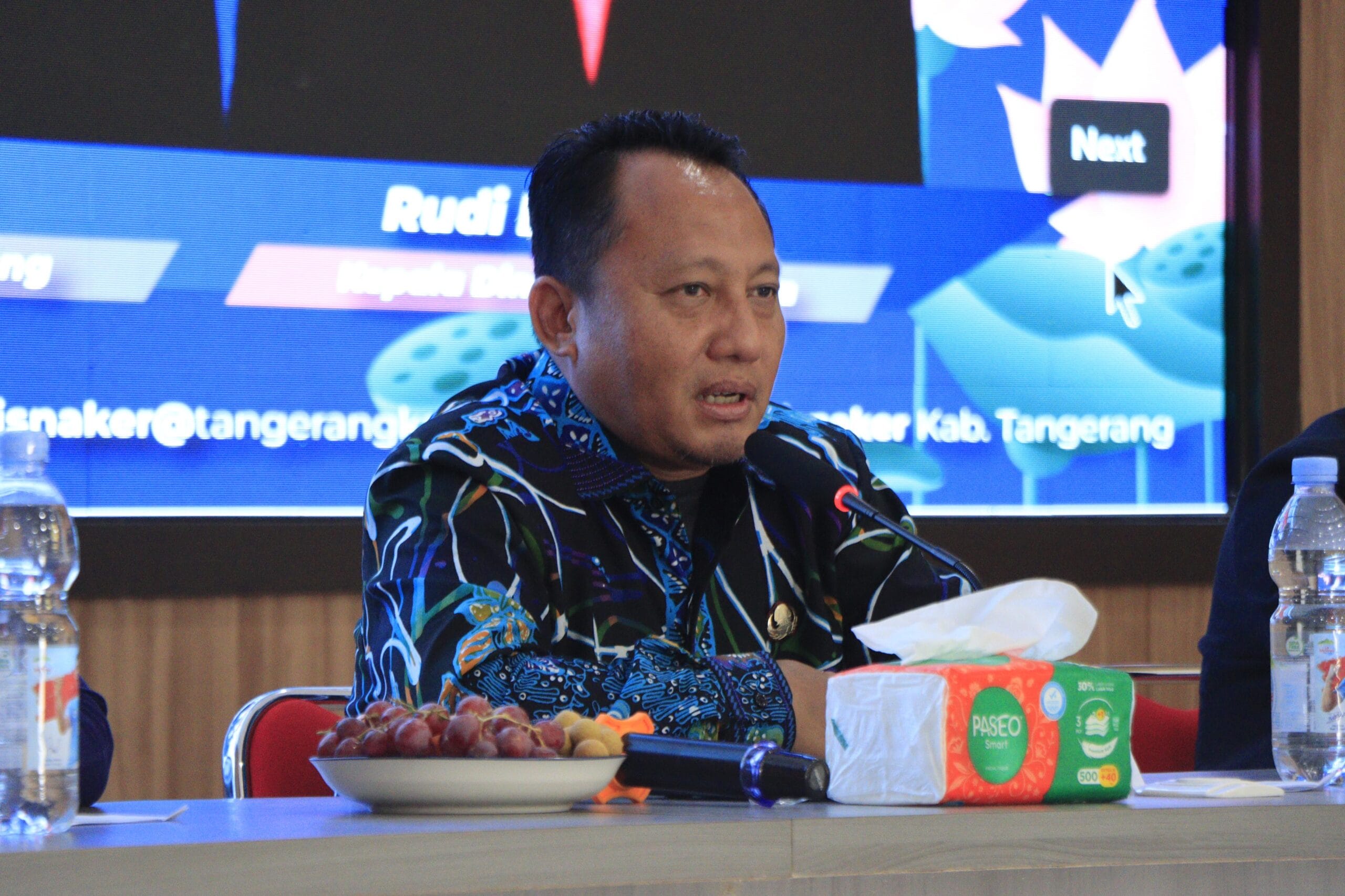 Disnaker Tangerang lepas peserta pelatihan dan magang ke Jepang untuk membuka peluang kerja dan tekan pengangguran.