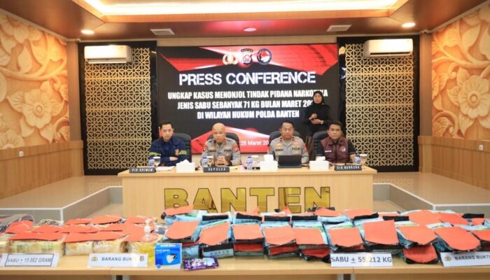 Polda Banten ungkap dua kasus narkoba dengan barang bukti 71 kg sabu, tiga tersangka diamankan dan terancam hukuman mati.