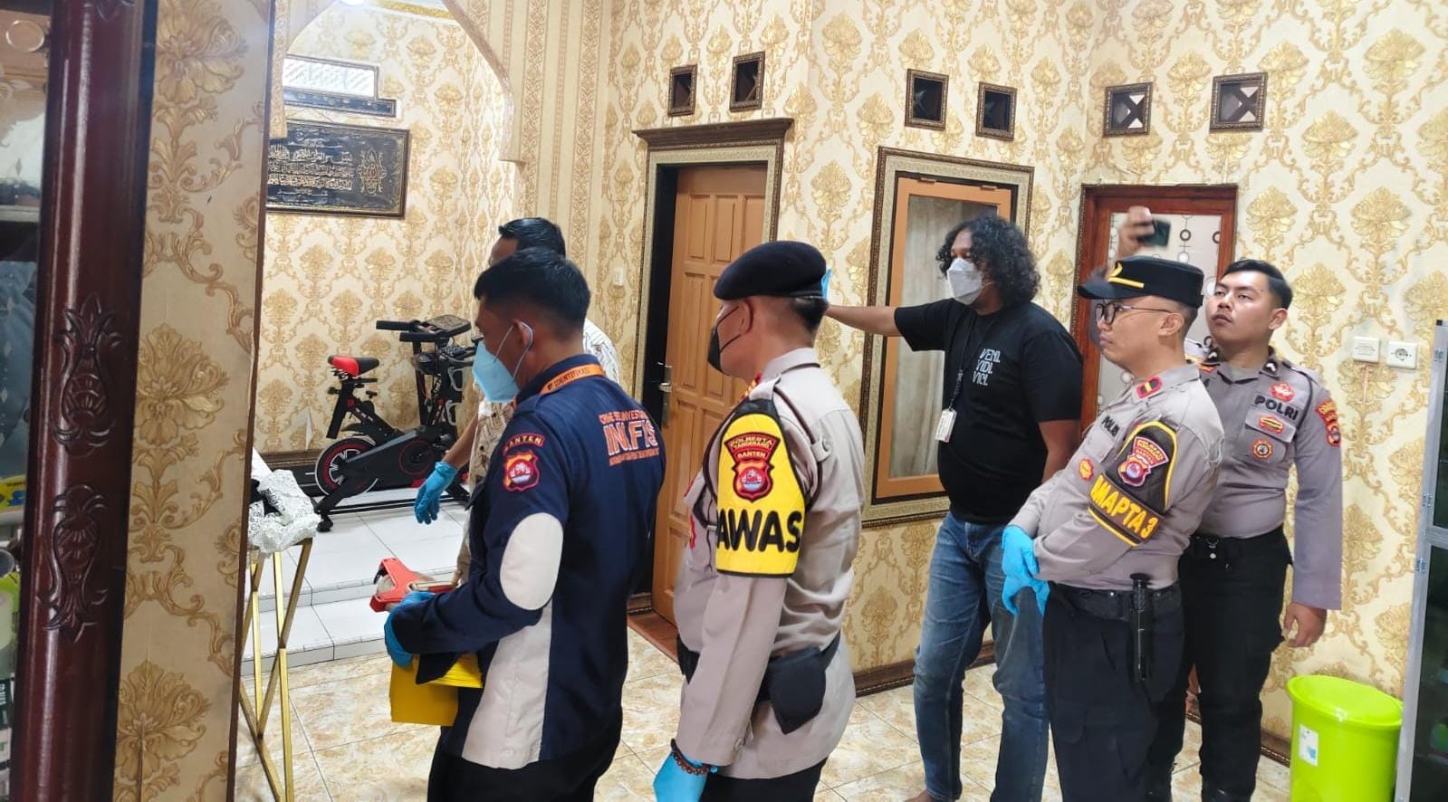 Pria di Tigaraksa, Tangerang tewas diduga dibunuh istri siri setelah cekcok terkait rencana poligami. Polisi masih dalami kasus.