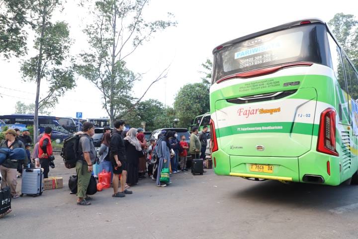 Ribuan pemudik diberangkatkan dari Terminal Poris Plawad Kota Tangerang melalui program Mudik Gratis Lebaran 2026 dari Kemenhub.