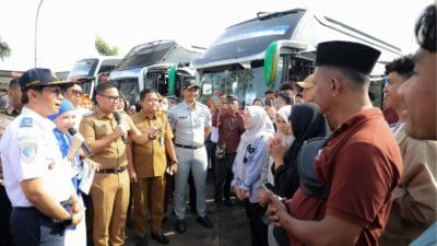 Pemkot Tangsel dan Kemenhub melepas peserta mudik gratis Lebaran 2026 di Pondok Cabe untuk perjalanan aman dan nyaman.