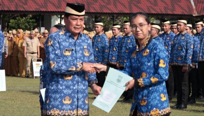 Bupati Tangerang melantik 472 PNS formasi 2024, menekankan disiplin, integritas, dan peningkatan pelayanan publik.