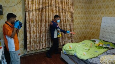 Perempuan di Tigaraksa, Kabupaten Tangerang, mengaku membunuh suaminya dan menyerahkan diri ke polisi. Kasus masih diselidiki.