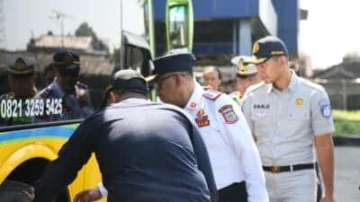Dishub Tangsel lakukan ramp check 135 bus di Terminal Pondok Cabe jelang mudik Lebaran 1447 H untuk memastikan kendaraan aman.