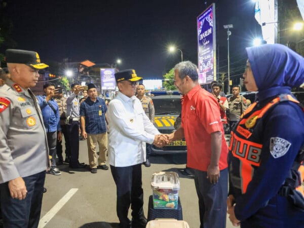Tinjau Pos Pam Lebaran di Serang, Andra Soni dan Kapolda Banten Apresiasi Dedikasi Relawan