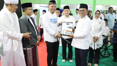 Safari Ramadan di Al Khairiyah, Andra Soni tegaskan komitmen sekolah gratis dan salurkan bantuan sosial di Cilegon, Banten.