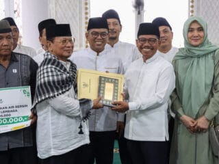 Kunjungi Masjid Jami’atul Khoir Kota Tangerang, Andra Soni Tekankan Kebersamaan di Bulan Ramadan