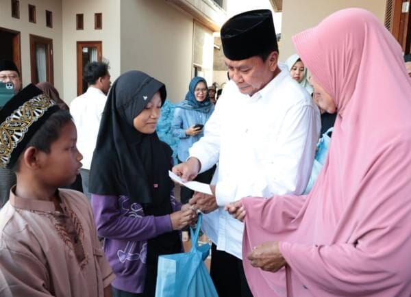 Hadiri Santunan di Desa Tobat, Bupati Tangerang Ajak Masyarakat Isi Ramadan dengan Berbagi