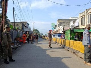 Kemacetan Akibat PKL, Satpol PP Tangsel Lakukan Penertiban di Pasar Serpong