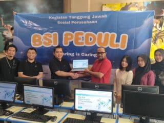 PT BSI Salurkan CSR 17 Unit Komputer ke PKBM Tan Malaka di Tangerang