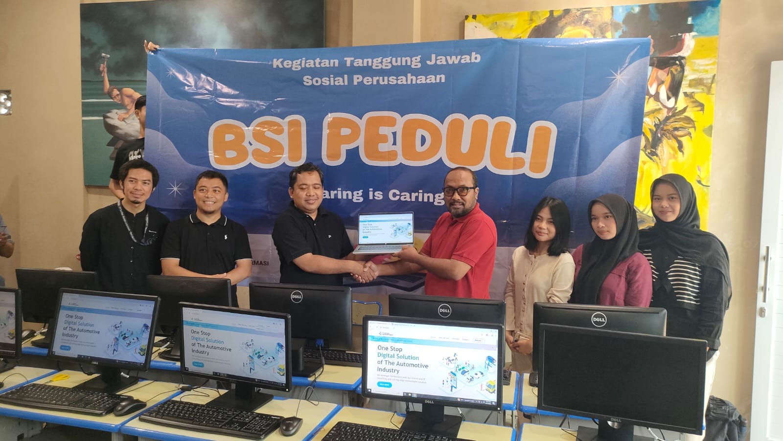 PT BSI salurkan CSR berupa 17 komputer ke PKBM Tan Malaka Tangerang guna dukung pembelajaran digital dan akses teknologi pendidikan.