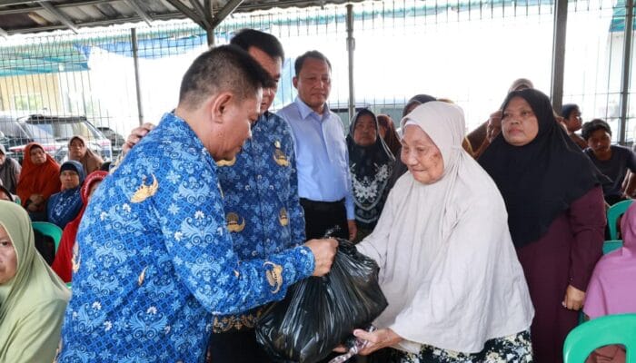 Bupati Tangerang meminta perusahaan di Cikupa bergotong royong memperbaiki jalan Desa Budi Mulya demi akses warga dan distribusi.