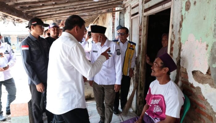 Bupati Tangerang tinjau rumah tidak layak huni di Sukawali Pakuhaji, salurkan bantuan dan percepat pembangunan RTLH agar layak huni.
