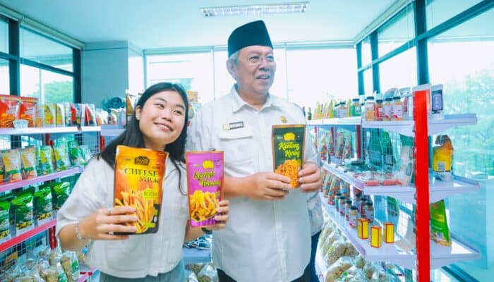 Benyamin Davnie dorong UMKM Tangsel naik kelas lewat pelatihan, digitalisasi, dan akses pembiayaan guna perkuat ekonomi lokal.