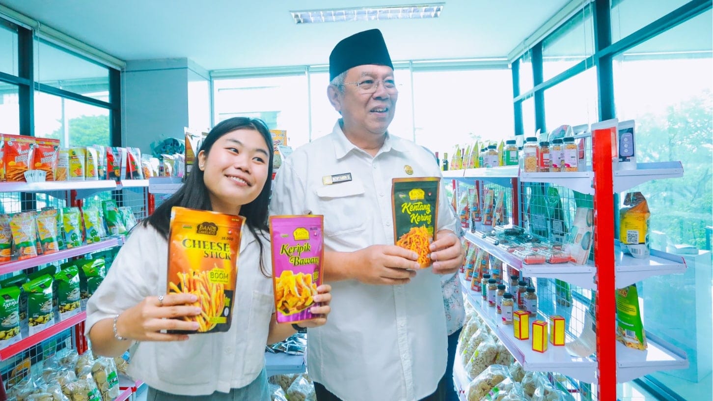 Benyamin Davnie dorong UMKM Tangsel naik kelas lewat pelatihan, digitalisasi, dan akses pembiayaan guna perkuat ekonomi lokal.