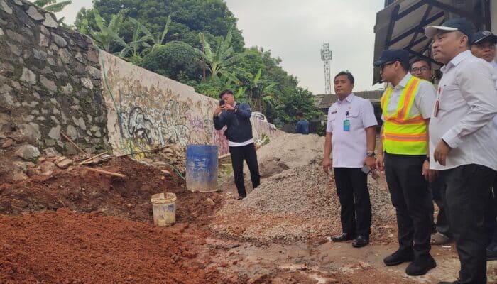 Pemkot Tangsel siapkan normalisasi sungai, long storage, dan perbaikan drainase untuk atasi banjir serta longsor di wilayahnya.