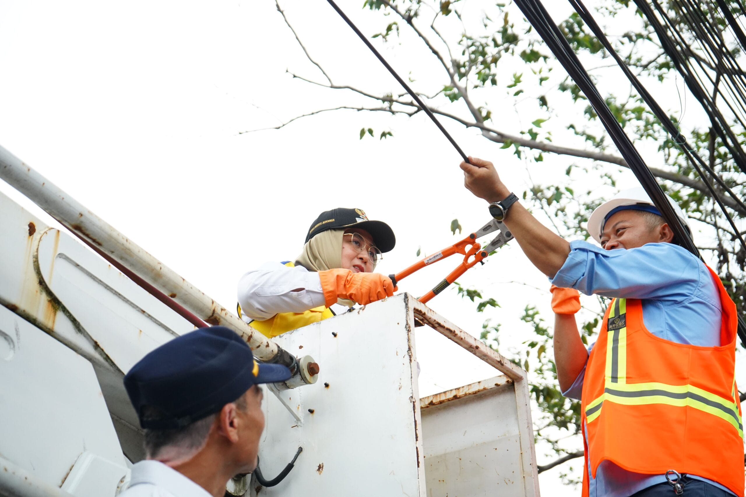 Wabup Intan resmikan relokasi kabel udara ke bawah tanah di Tigaraksa sebagai upaya penataan infrastruktur Tangerang.