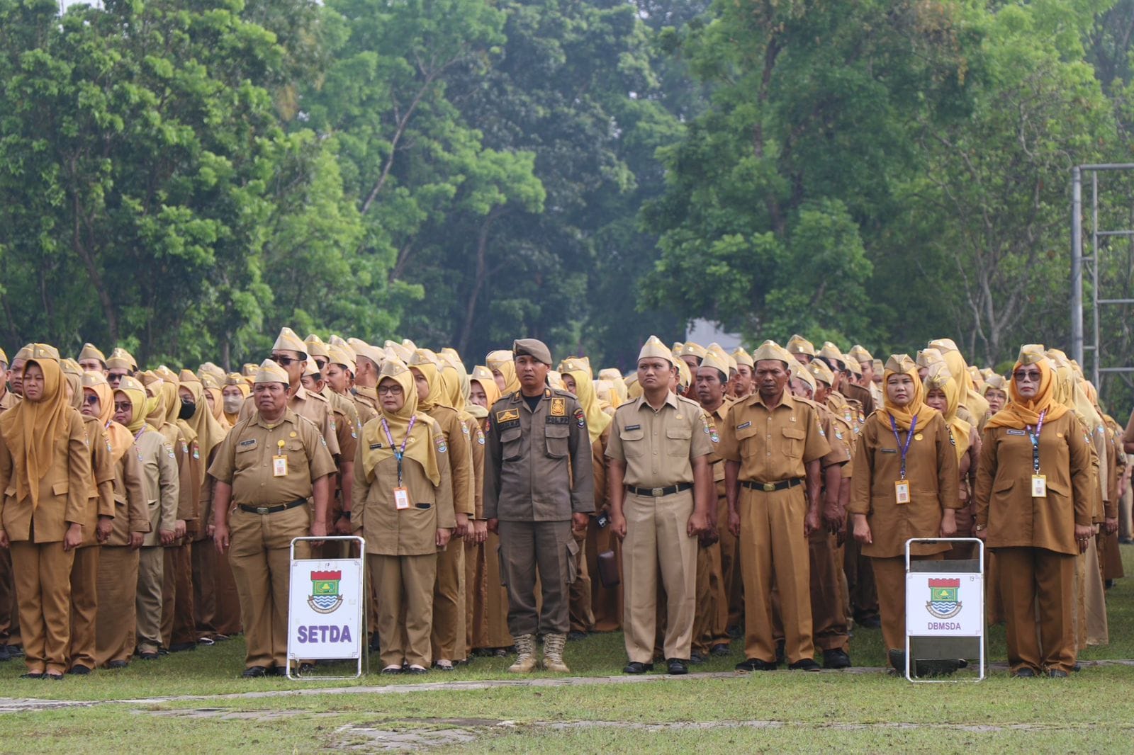 Wabup Tangerang Intan Nurul Hikmah tekankan disiplin ASN demi peningkatan pelayanan publik serta pengawasan WFH tetap optimal.