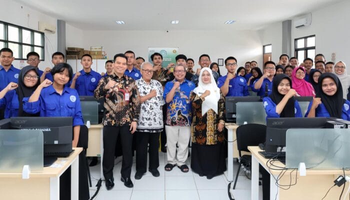 Pemkot Tangsel luncurkan Digital Academy lewat Expert Goes to School guna cetak talenta digital siap kerja berbasis praktik.