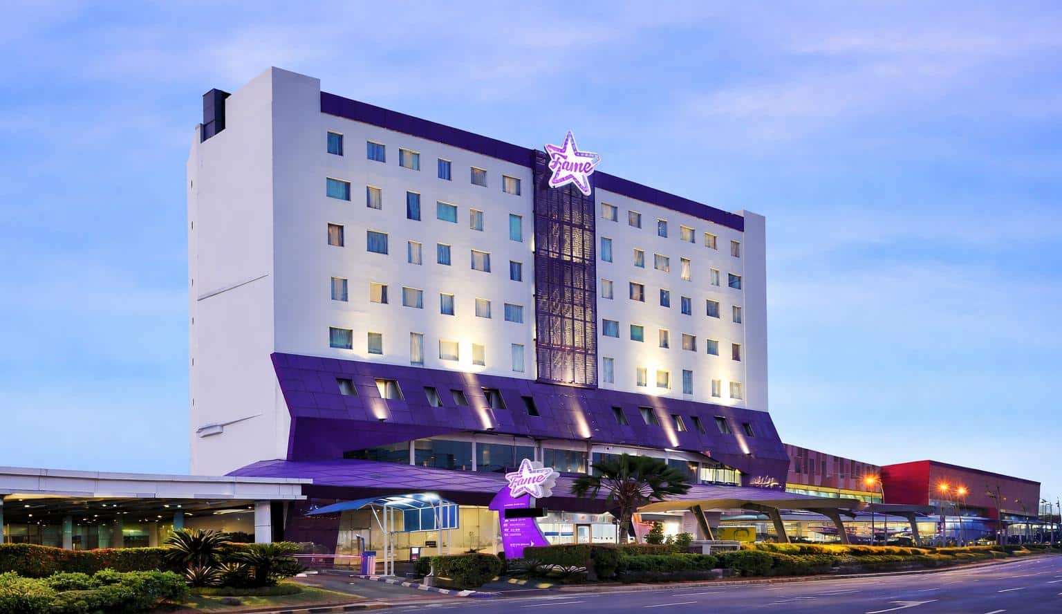 Fame Hotel Gading Serpong hadir dengan konsep consciously fun, stylish, instagrammable, dan terjangkau untuk traveler modern.