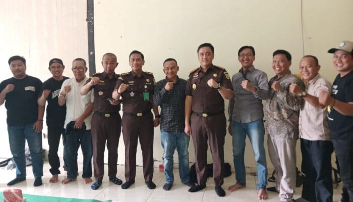 Kajari Tangerang halalbihalal dengan FKJKT, perkuat sinergi kejaksaan dan jurnalis serta dorong keterbukaan informasi publik.