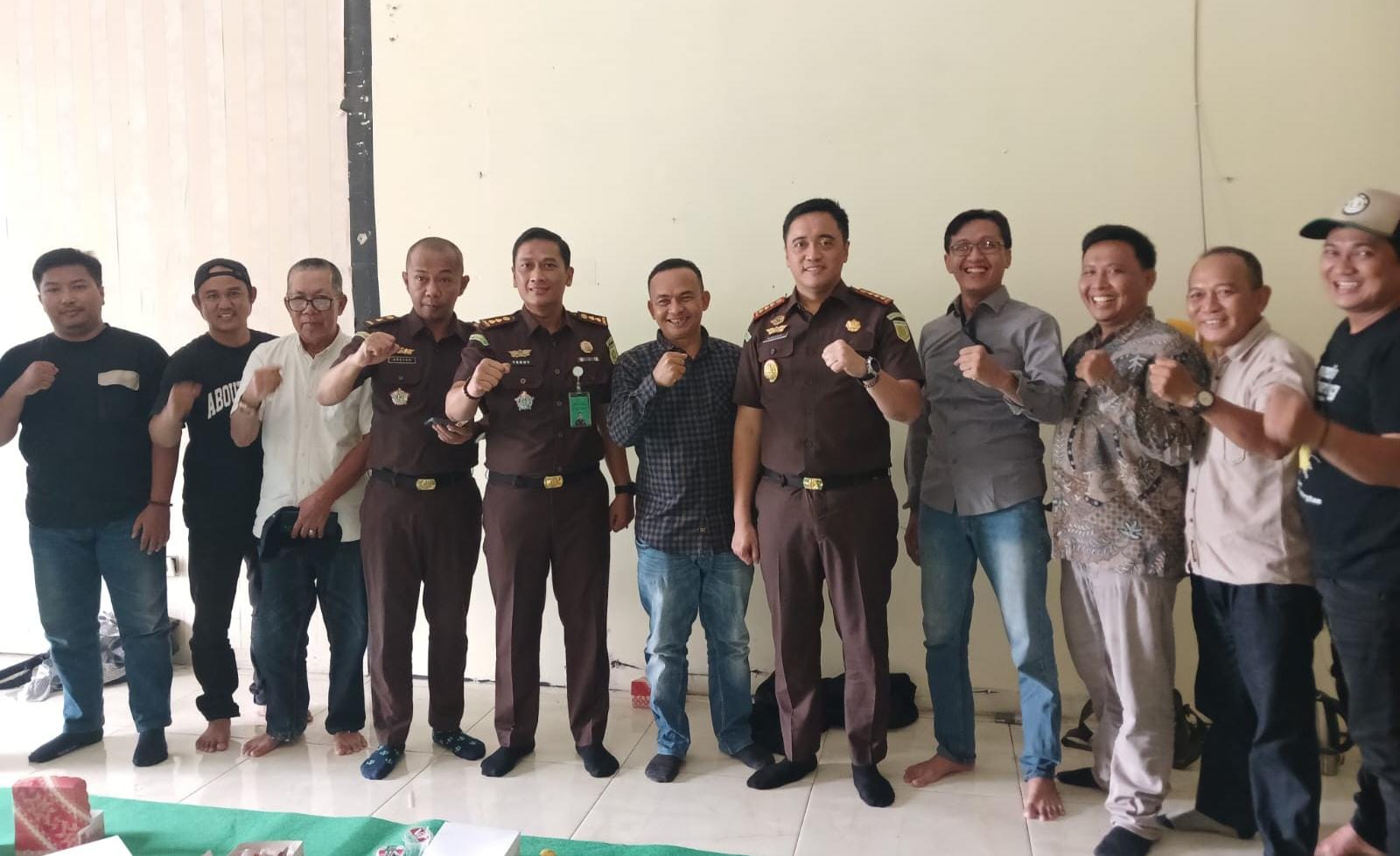 Kajari Tangerang halalbihalal dengan FKJKT, perkuat sinergi kejaksaan dan jurnalis serta dorong keterbukaan informasi publik.