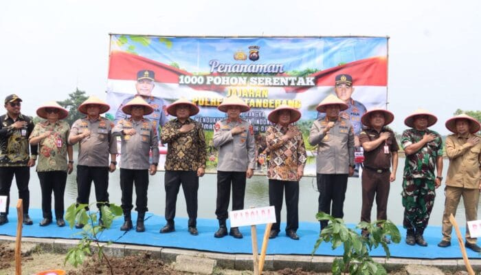 Polresta Tangerang bangun Jembatan Merah Putih Presisi di Pasar Kemis penanaman 1.000 pohon akses ekonomi lingkungan.