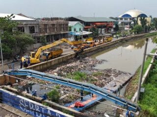 Cegah Banjir, Pemkot Tangerang Kerahkan Alat Berat di Kali Ledug Periuk