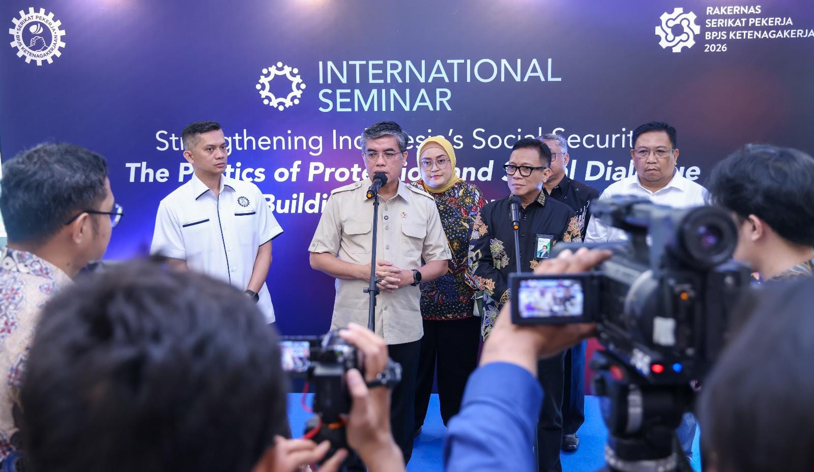 Menaker dorong perluasan jaminan sosial bagi pekerja informal untuk perlindungan maksimal peningkatan kesejahteraan nasional.