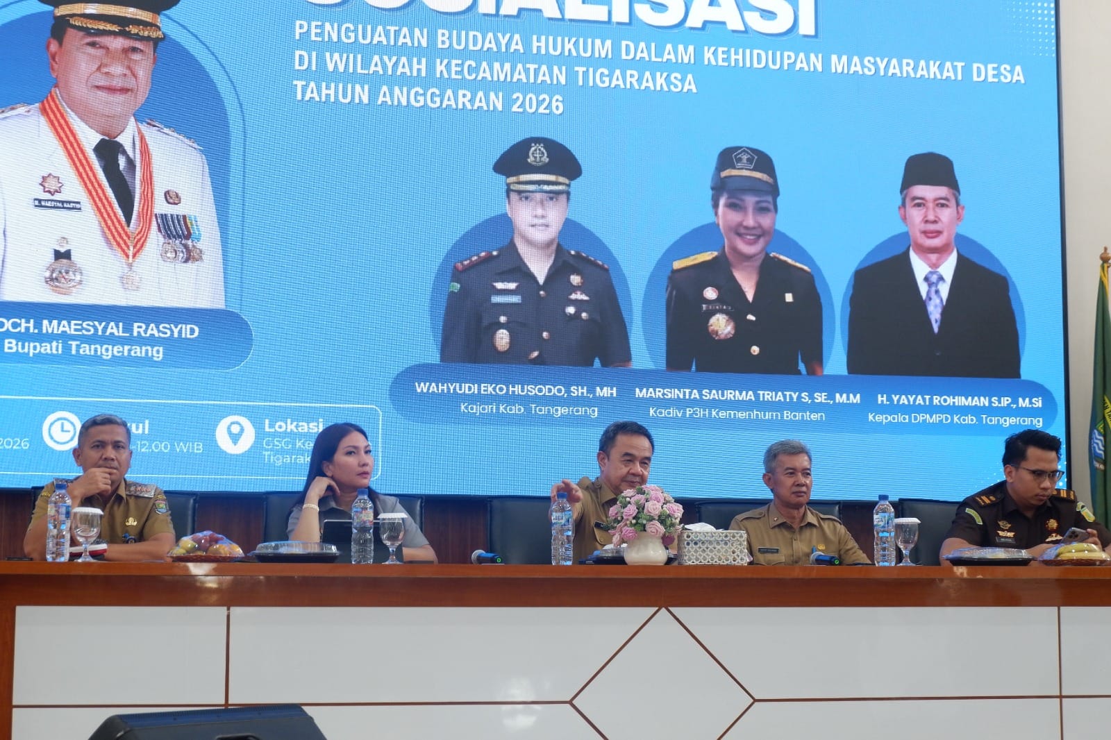 Sekda Kab. Tangerang Soma Atmaja membuka sosialisasi penguatan budaya hukum di Desa Tigaraksa untuk tata kelola desa tertib.