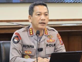 Video injak Al-Qur’an di Lebak viral, dua pelaku diamankan Polda Banten. Polisi imbau warga tak sebar ulang demi cegah keresahan.