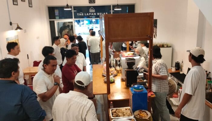 Angkringan The 18 Kopi Citra Raya resmi dibuka, tawarkan kuliner Nusantara murah, tempat nongkrong dan diskusi di Tangerang.