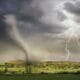 Kenali angin tornado mulai dari pengertian, penyebab, hingga cara mengurangi risiko agar lebih waspada menghadapi cuaca ekstrem berbahaya.