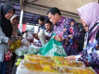 Warga Cikupa Antusias Serbu Warteksi, Harga Sembako Jauh di Bawah Pasar