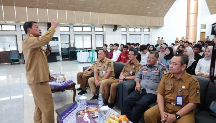 Beasiswa Tangerang Gemilang 2026 diprioritaskan bagi warga Desil 1 hingga 4 untuk bantu akses pendidikan tinggi gratis.
