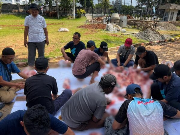 Iqrar Risyad Bersama Relawan PKB Salurkan Ribuan Paket Daging Kurban